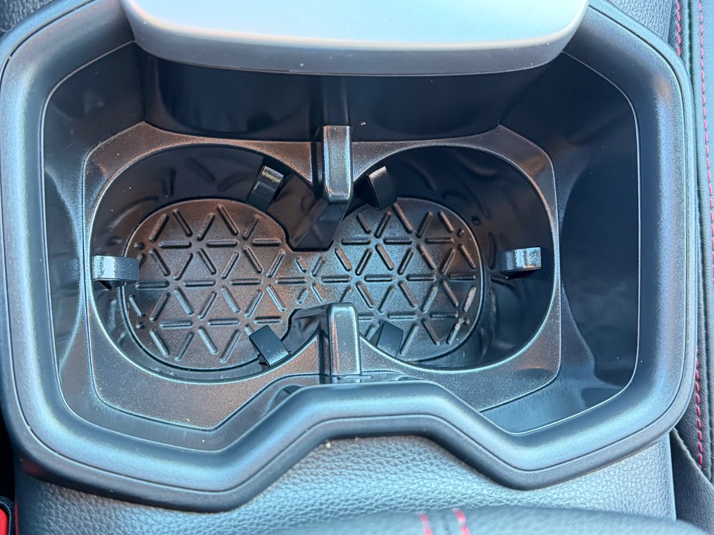 Toyota RAV4 Prime XSE AWD / PEA 29-10-28=100KM / ÉTAT NEUF !!! / 2024 à Thetford Mines, Québec - 49 - w1024h768px