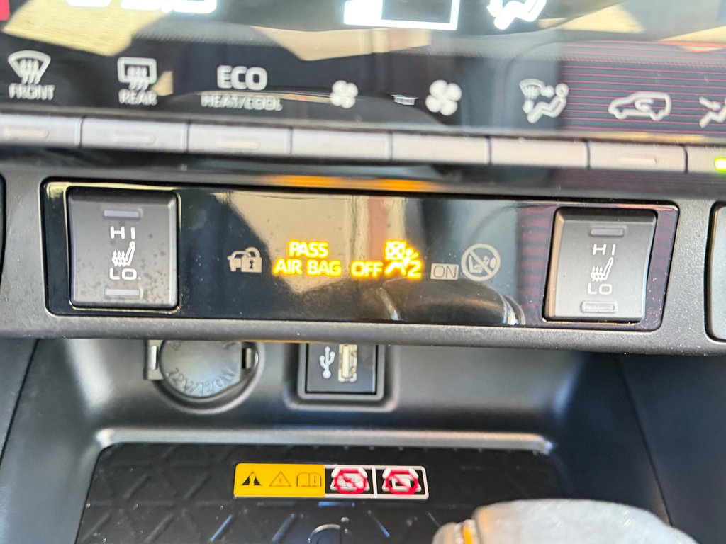 Toyota RAV4 Prime XSE AWD / PEA 29-10-28=100KM / ÉTAT NEUF !!! / 2024 à Thetford Mines, Québec - 45 - w1024h768px