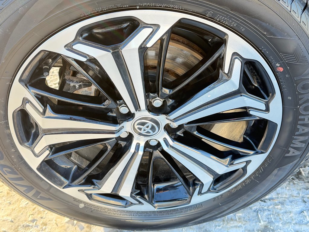 Toyota RAV4 Prime XSE AWD / PEA 29-10-28=100KM / ÉTAT NEUF !!! / 2024 à Thetford Mines, Québec - 16 - w1024h768px