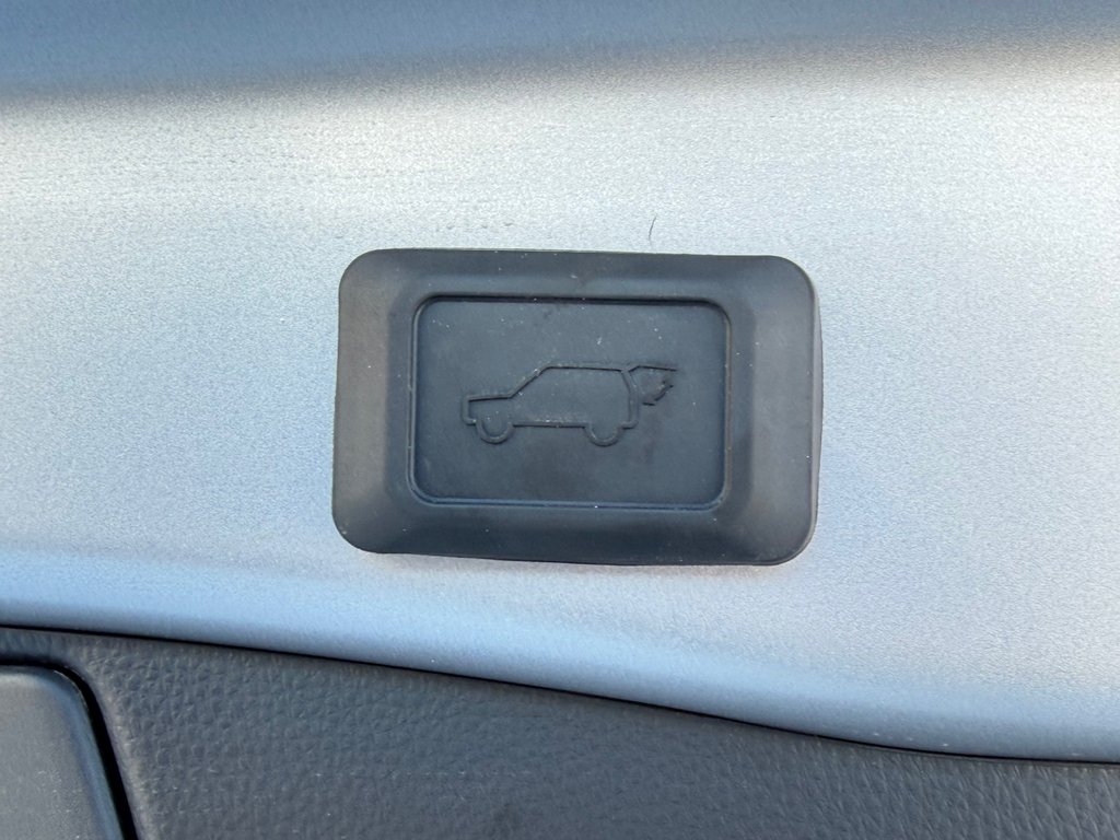 Toyota RAV4 Prime XSE AWD / PEA 29-10-28=100KM / ÉTAT NEUF !!! / 2024 à Thetford Mines, Québec - 65 - w1024h768px