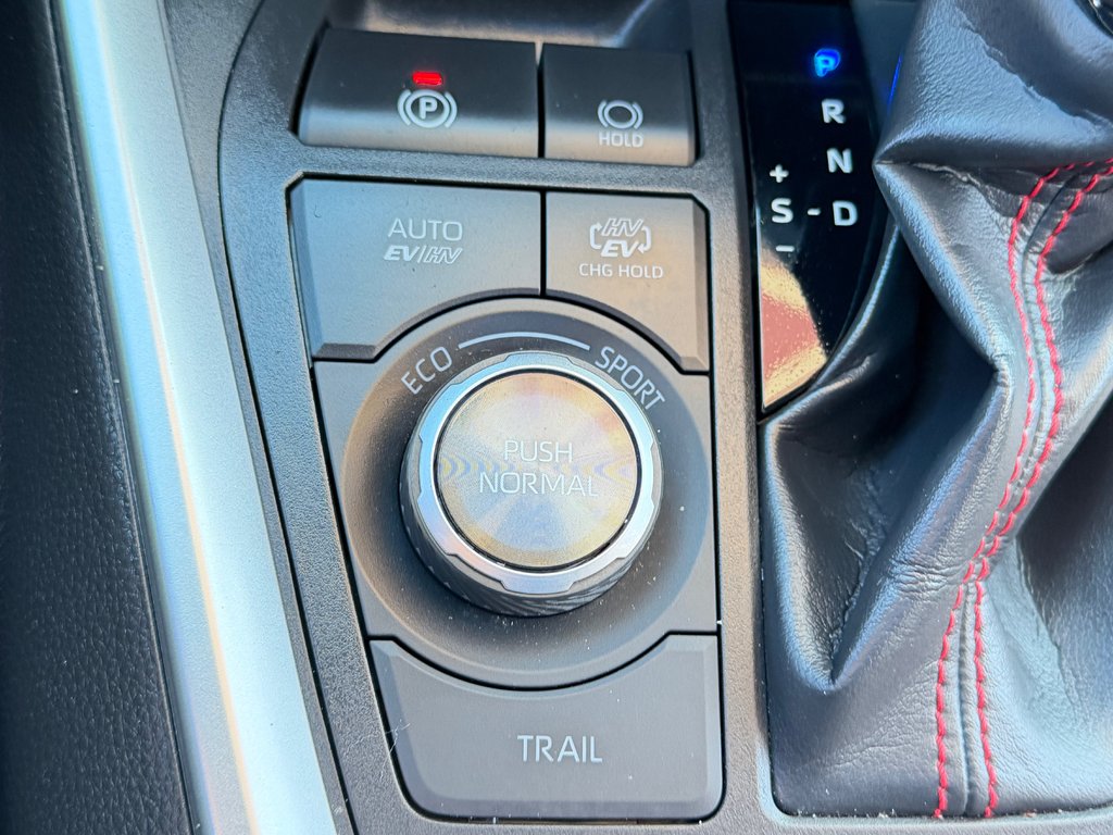 Toyota RAV4 Prime XSE AWD / PEA 29-10-28=100KM / ÉTAT NEUF !!! / 2024 à Thetford Mines, Québec - 48 - w1024h768px