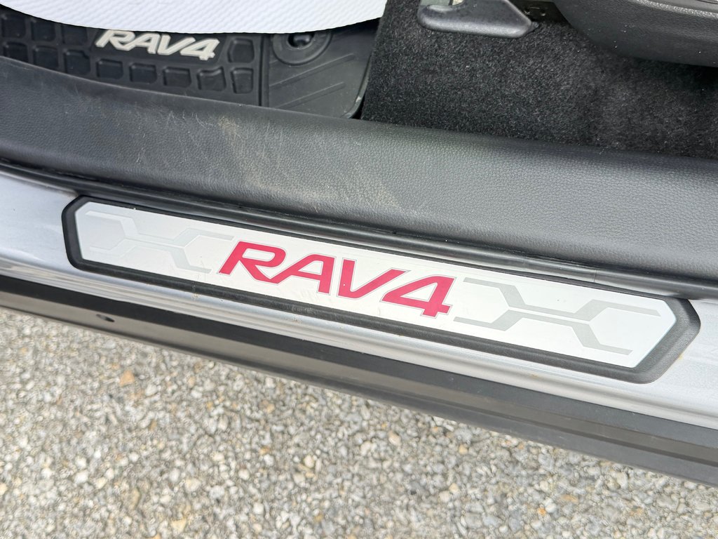 2024 Toyota RAV4 Prime SE / 68 KM AUTONOMIE ÉLECTRIQUE / BIEN ÉQUIPÉ in Thetford Mines, Quebec - 33 - w1024h768px