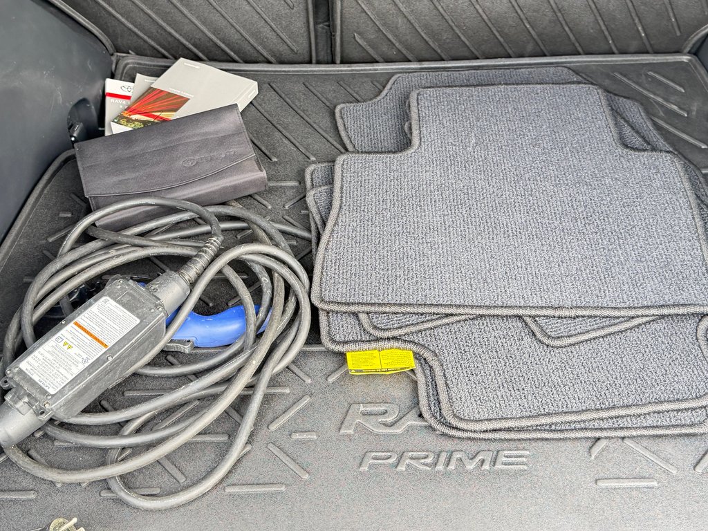 2024 Toyota RAV4 Prime SE / 68 KM AUTONOMIE ÉLECTRIQUE / BIEN ÉQUIPÉ in Thetford Mines, Quebec - 56 - w1024h768px