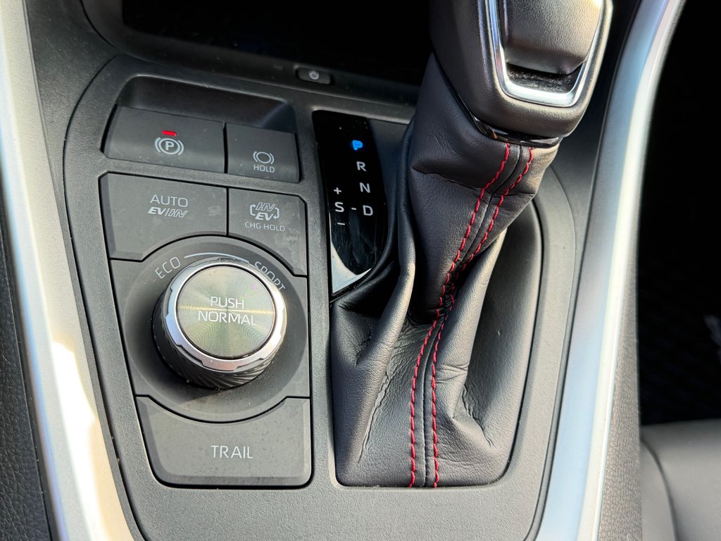 Toyota RAV4 Prime XSE AWD / PEA 18-04-29=100KM WOW !! / 2024 à Thetford Mines, Québec - 50 - w1024h768px