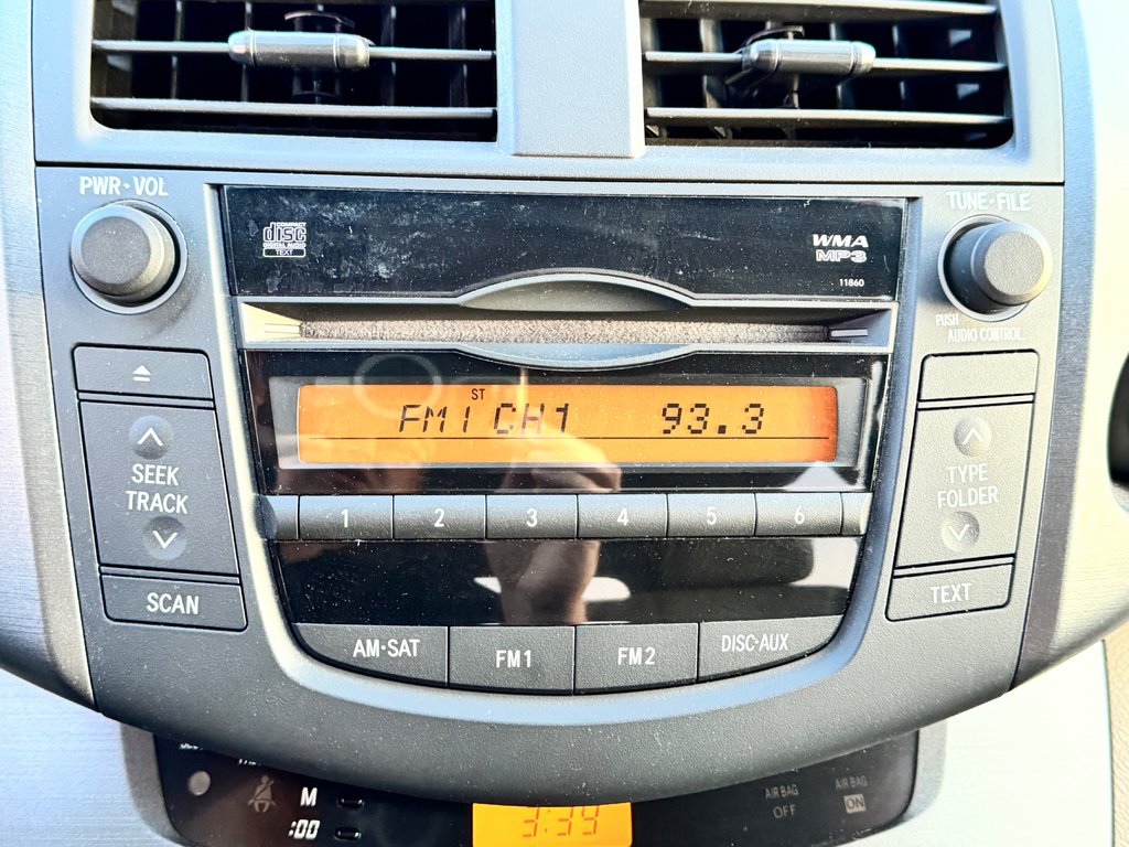 2011 Toyota RAV4 V6 AWD / TRÈS BAS KILOS / 3500LBS REMORQUAGE  / in Thetford Mines, Quebec - 35 - w1024h768px