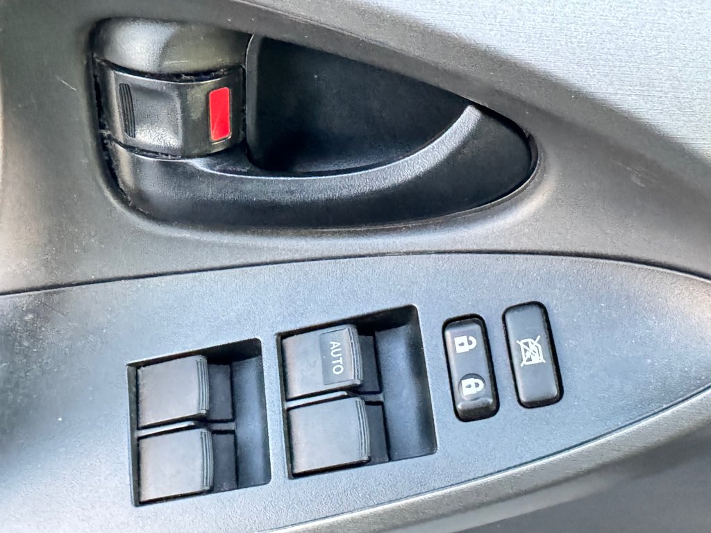 2011 Toyota RAV4 V6 AWD / TRÈS BAS KILOS / 3500LBS REMORQUAGE  / in Thetford Mines, Quebec - 25 - w1024h768px