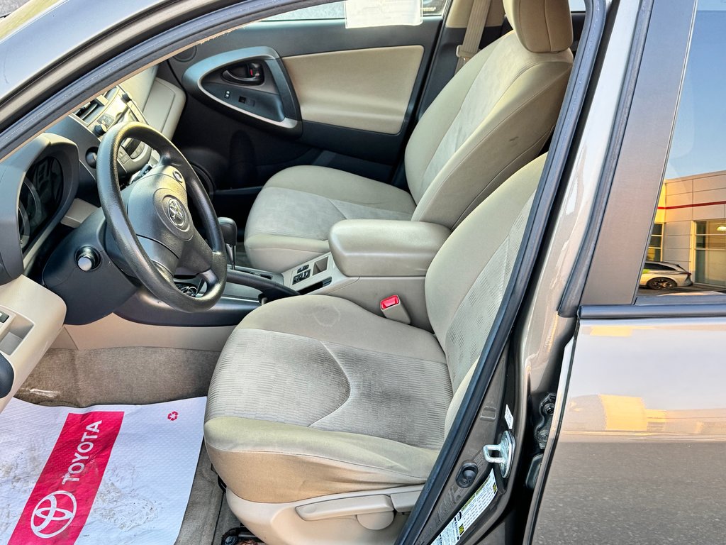 2011 Toyota RAV4 V6 AWD / TRÈS BAS KILOS / 3500LBS REMORQUAGE  / in Thetford Mines, Quebec - 26 - w1024h768px