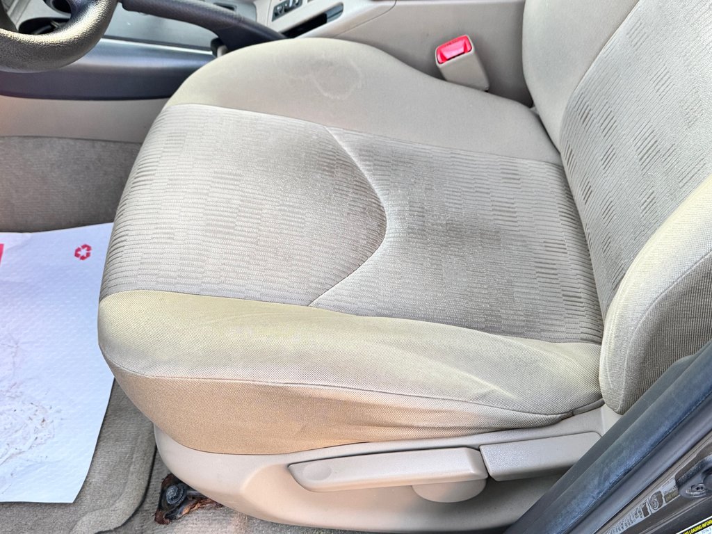2011 Toyota RAV4 V6 AWD / TRÈS BAS KILOS / 3500LBS REMORQUAGE  / in Thetford Mines, Quebec - 28 - w1024h768px