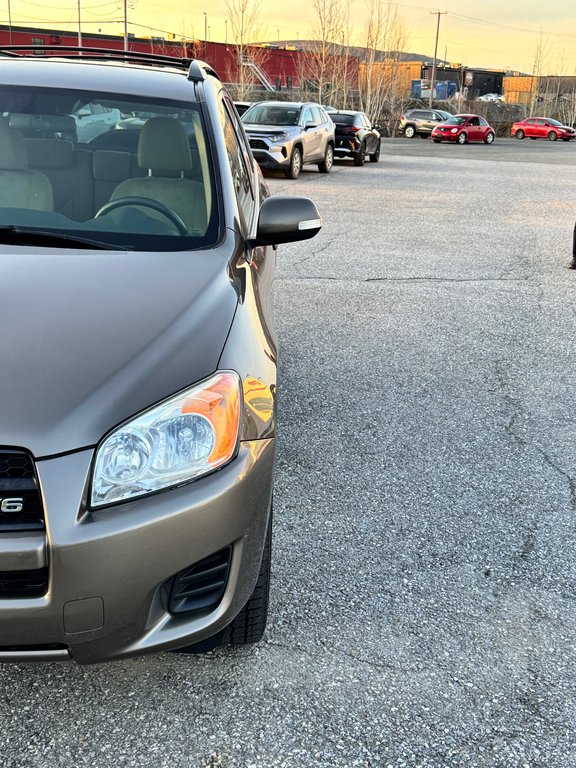 2011 Toyota RAV4 V6 AWD / TRÈS BAS KILOS / 3500LBS REMORQUAGE  / in Thetford Mines, Quebec - 9 - w1024h768px
