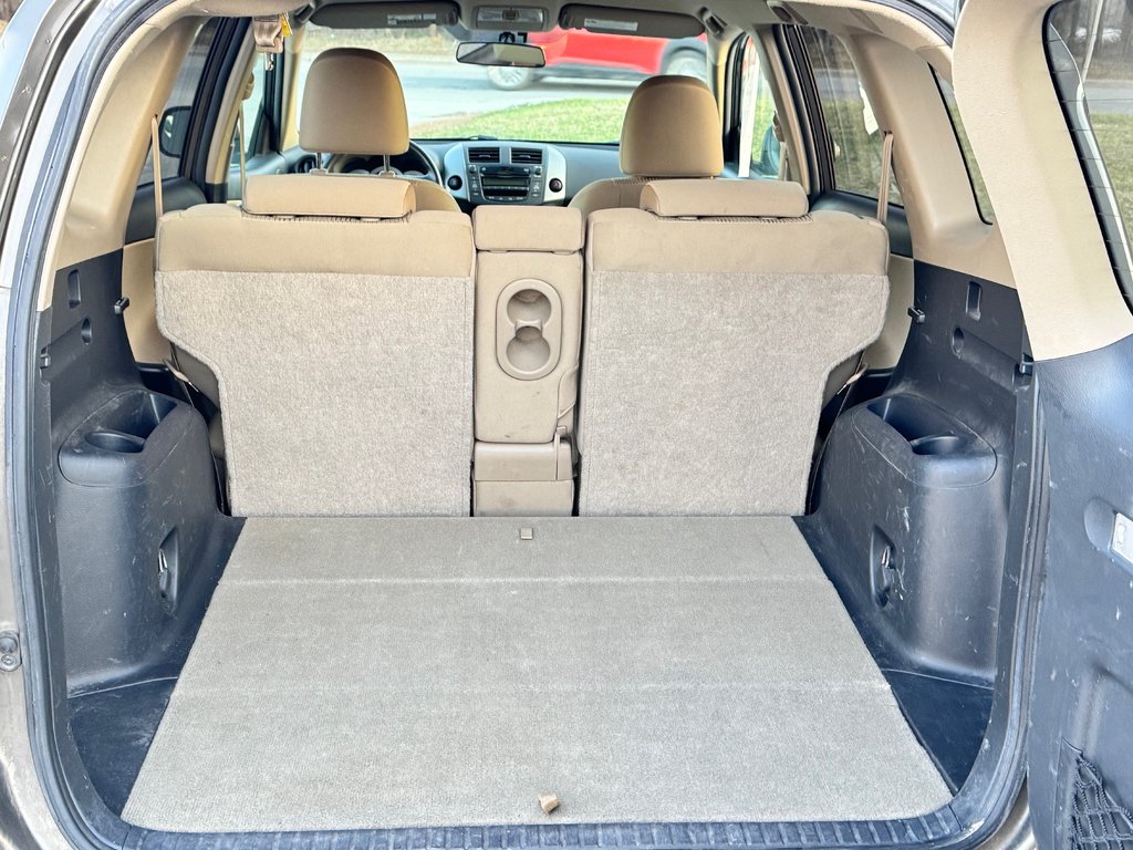2011 Toyota RAV4 V6 AWD / TRÈS BAS KILOS / 3500LBS REMORQUAGE  / in Thetford Mines, Quebec - 50 - w1024h768px