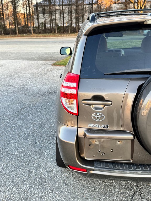 2011 Toyota RAV4 V6 AWD / TRÈS BAS KILOS / 3500LBS REMORQUAGE  / in Thetford Mines, Quebec - 20 - w1024h768px