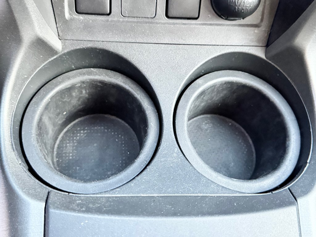 2011 Toyota RAV4 V6 AWD / TRÈS BAS KILOS / 3500LBS REMORQUAGE  / in Thetford Mines, Quebec - 39 - w1024h768px
