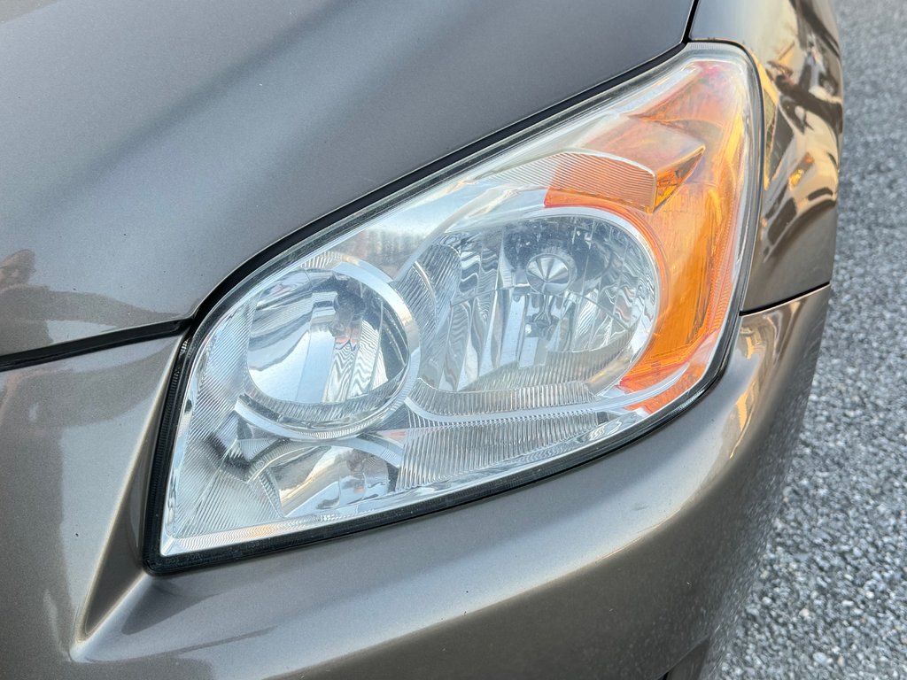 2011 Toyota RAV4 V6 AWD / TRÈS BAS KILOS / 3500LBS REMORQUAGE  / in Thetford Mines, Quebec - 10 - w1024h768px