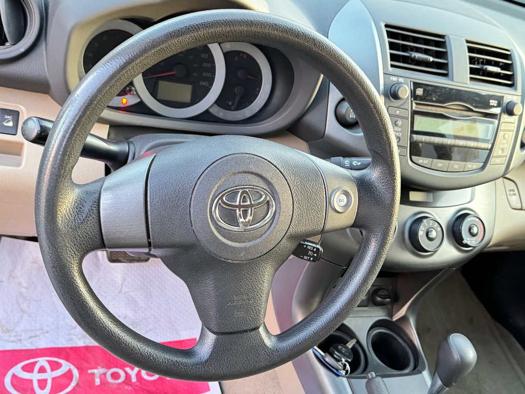 2011 Toyota RAV4 V6 AWD / TRÈS BAS KILOS / 3500LBS REMORQUAGE  / in Thetford Mines, Quebec - 30 - w1024h768px