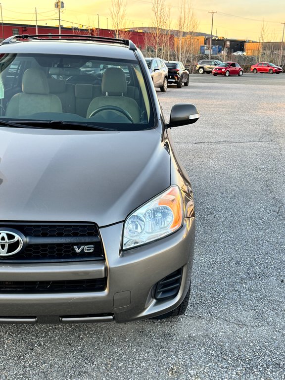 2011 Toyota RAV4 V6 AWD / TRÈS BAS KILOS / 3500LBS REMORQUAGE  / in Thetford Mines, Quebec - 8 - w1024h768px