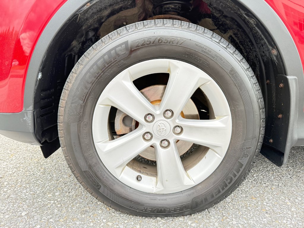 2013 Toyota RAV4 XLE/ BIEN ÉQUIPÉ/ POLYVALENT/FIABLE in Thetford Mines, Quebec - 11 - w1024h768px
