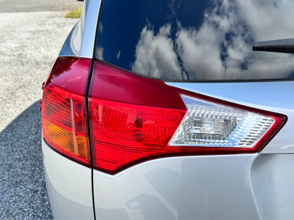 Toyota RAV4 LE AWD / EXCELLENT VUS DE QUALITÉ A PETIT PRIX / 2015 à Thetford Mines, Québec - 21 - w1024h768px