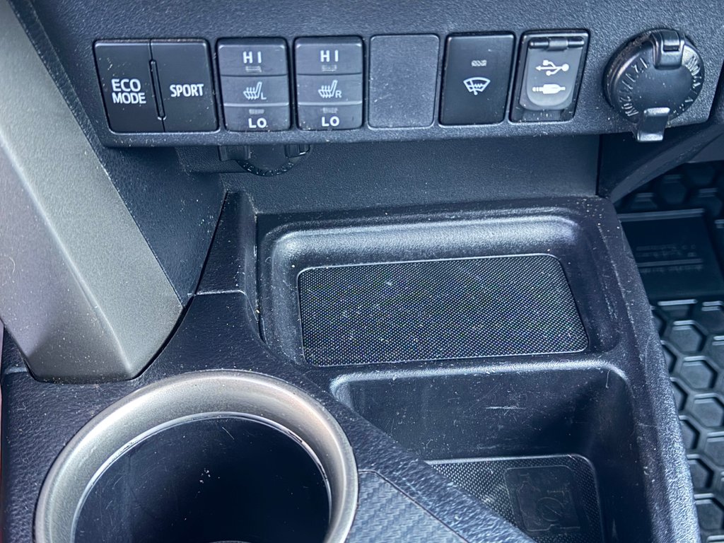 Toyota RAV4 LIMITED AWD / 118.500KM SEULEMENT / WOW !!!! / 2015 à Thetford Mines, Québec - 51 - w1024h768px