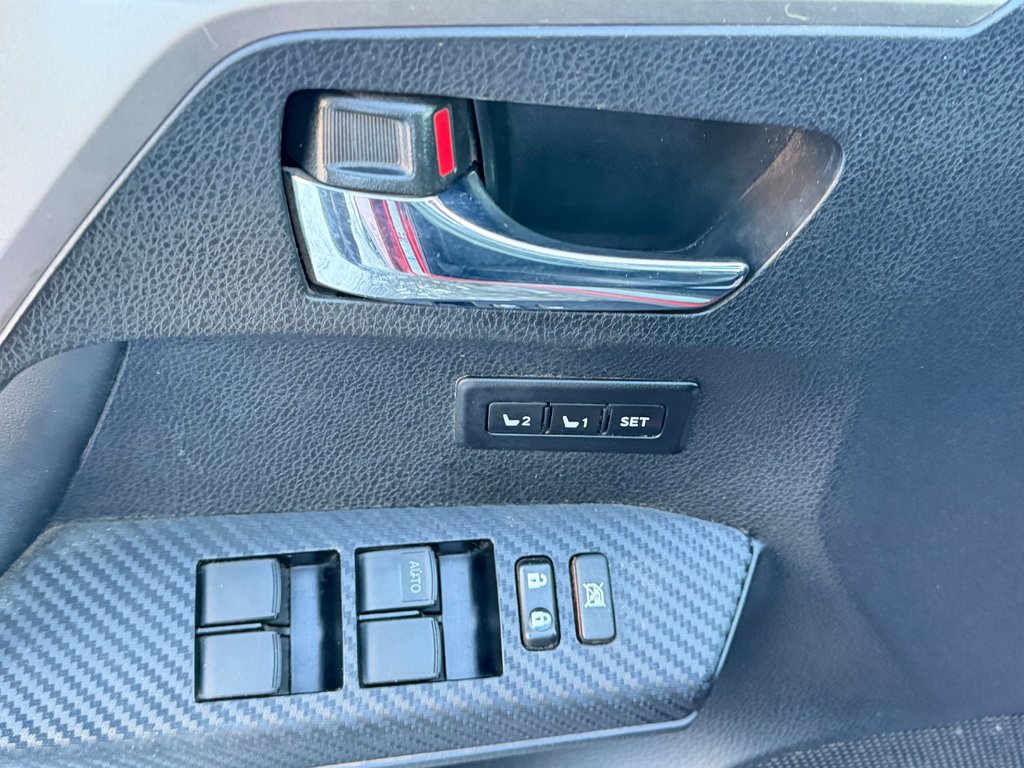 Toyota RAV4 LIMITED AWD / 118.500KM SEULEMENT / WOW !!!! / 2015 à Thetford Mines, Québec - 28 - w1024h768px