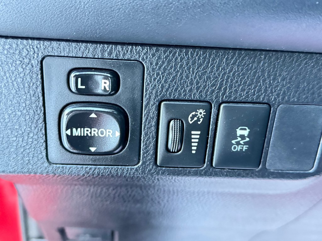 Toyota RAV4 LIMITED AWD / 118.500KM SEULEMENT / WOW !!!! / 2015 à Thetford Mines, Québec - 36 - w1024h768px