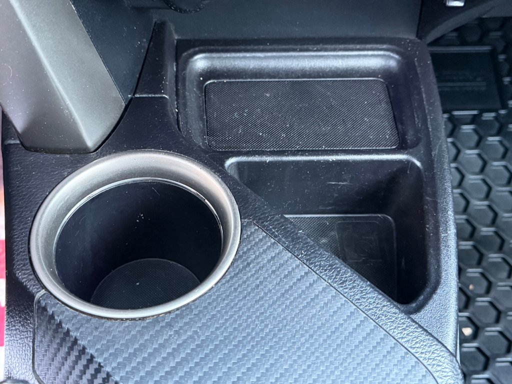 Toyota RAV4 LIMITED AWD / 118.500KM SEULEMENT / WOW !!!! / 2015 à Thetford Mines, Québec - 52 - w1024h768px