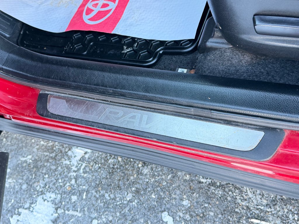 Toyota RAV4 LIMITED AWD / 118.500KM SEULEMENT / WOW !!!! / 2015 à Thetford Mines, Québec - 32 - w1024h768px