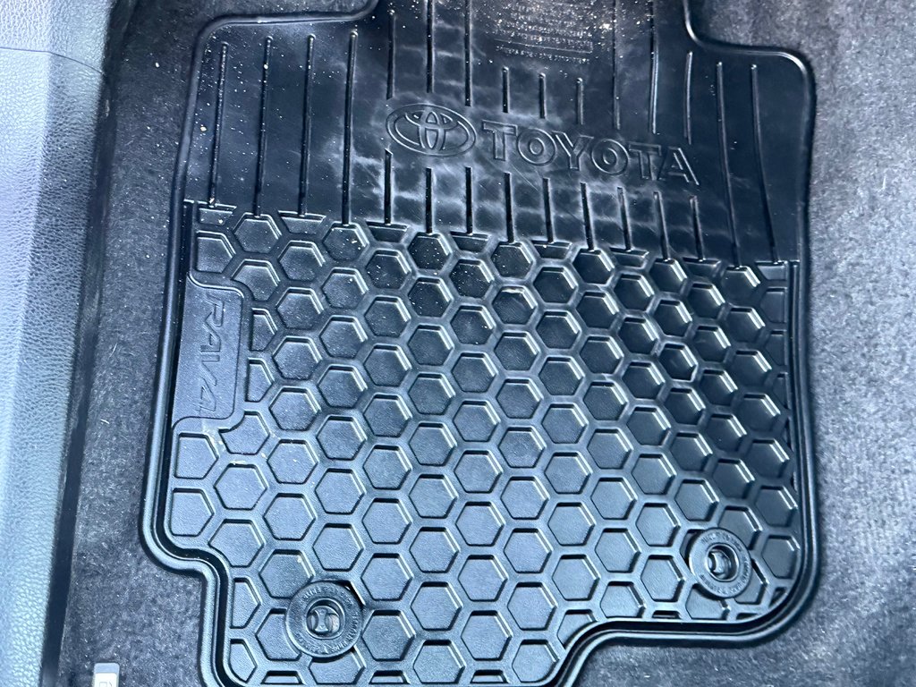 Toyota RAV4 LIMITED AWD / 118.500KM SEULEMENT / WOW !!!! / 2015 à Thetford Mines, Québec - 39 - w1024h768px