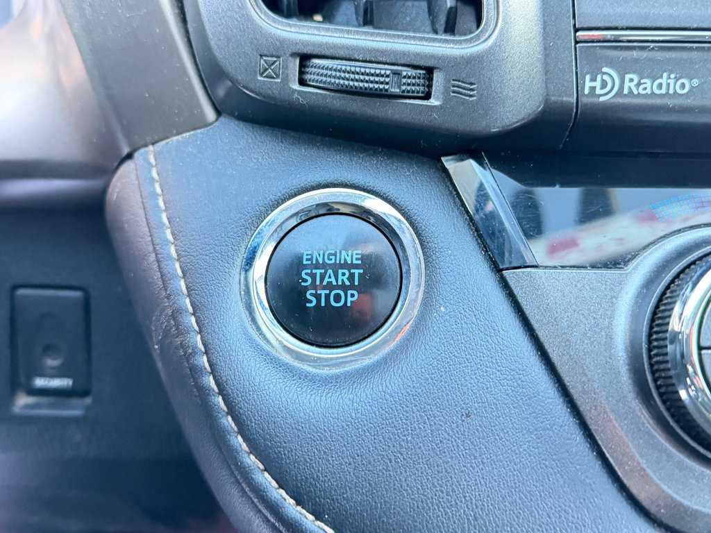 Toyota RAV4 LIMITED AWD / 118.500KM SEULEMENT / WOW !!!! / 2015 à Thetford Mines, Québec - 50 - w1024h768px