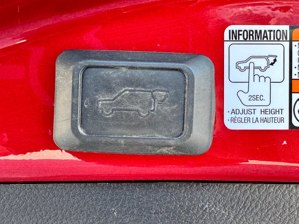 Toyota RAV4 XLE AWD / FINANCEMENT DISPONIBLE / 2017 à Thetford Mines, Québec - 70 - w1024h768px