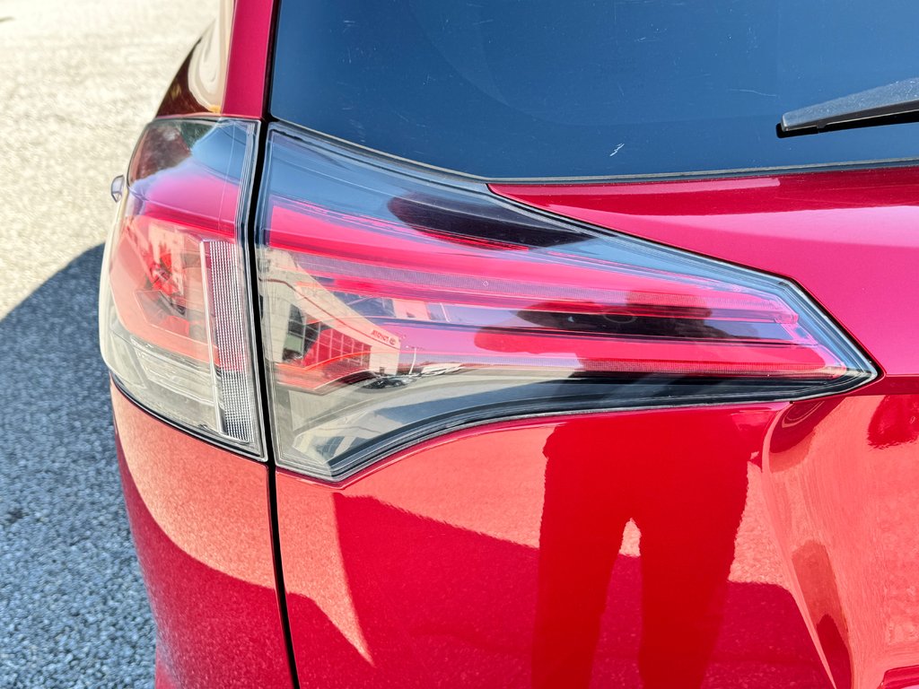 Toyota RAV4 XLE AWD / FINANCEMENT DISPONIBLE / 2017 à Thetford Mines, Québec - 24 - w1024h768px
