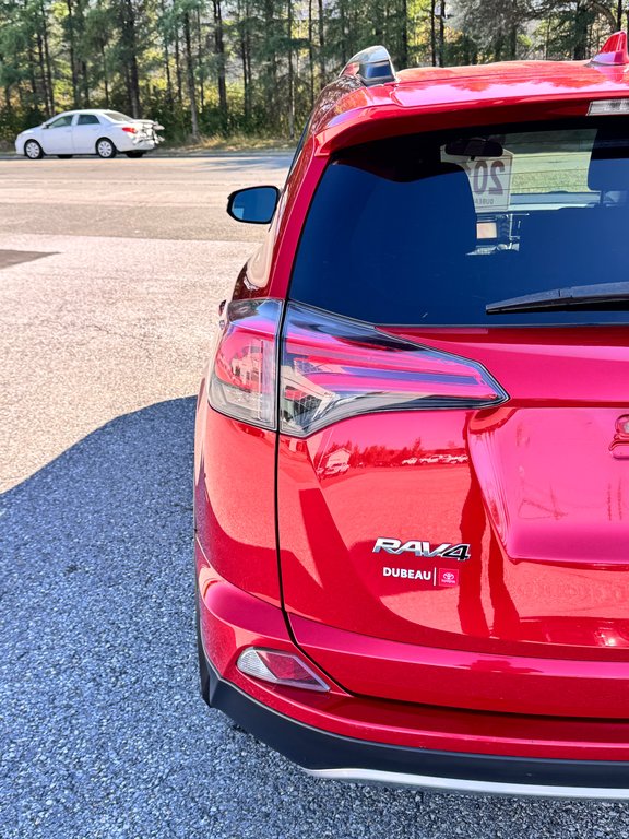 Toyota RAV4 XLE AWD / FINANCEMENT DISPONIBLE / 2017 à Thetford Mines, Québec - 23 - w1024h768px