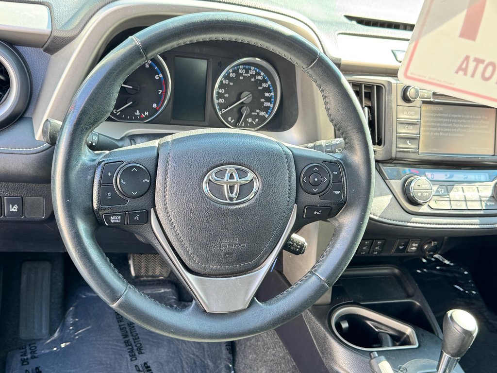Toyota RAV4 XLE AWD / FINANCEMENT DISPONIBLE / 2017 à Thetford Mines, Québec - 38 - w1024h768px