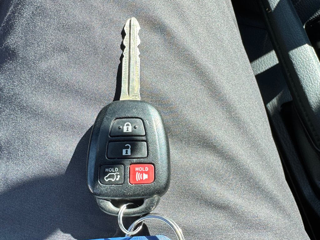Toyota RAV4 XLE AWD / FINANCEMENT DISPONIBLE / 2017 à Thetford Mines, Québec - 59 - w1024h768px