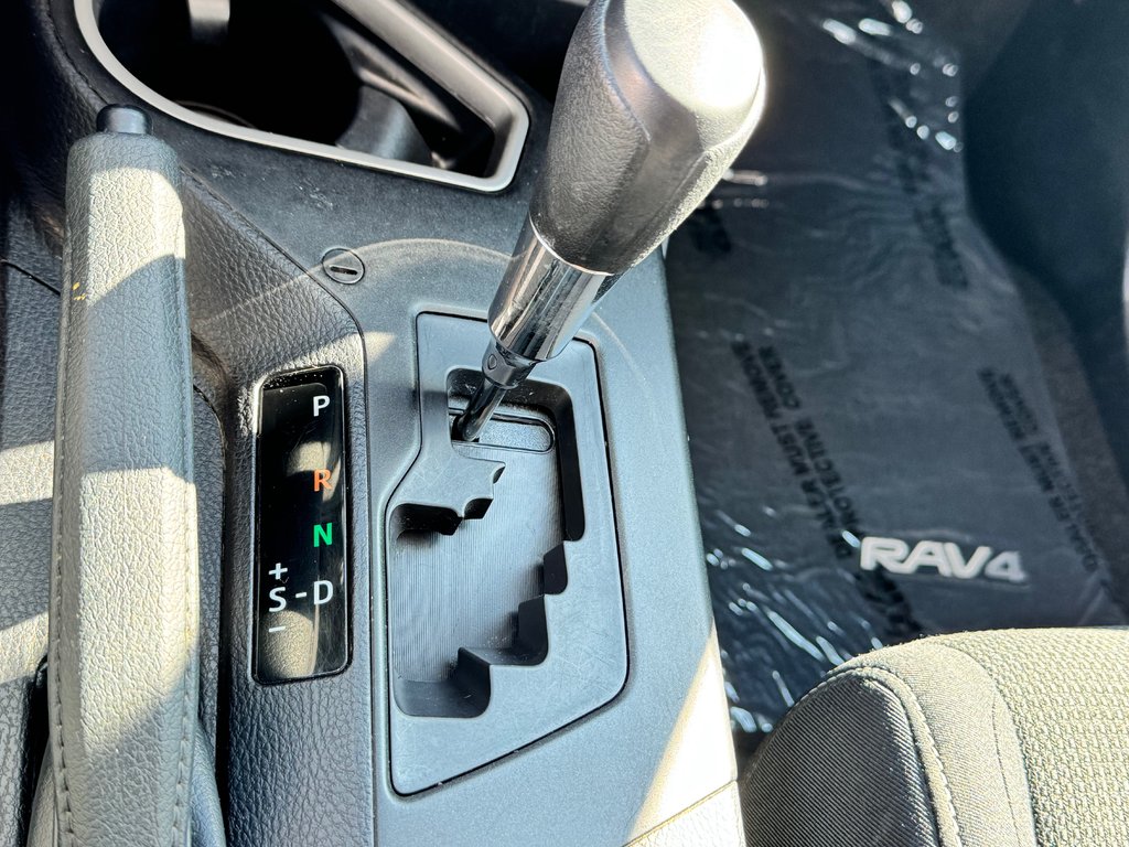 Toyota RAV4 XLE AWD / FINANCEMENT DISPONIBLE / 2017 à Thetford Mines, Québec - 52 - w1024h768px