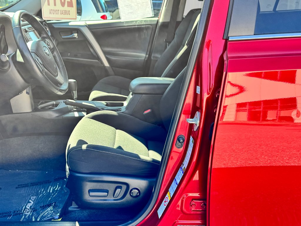 Toyota RAV4 XLE AWD / FINANCEMENT DISPONIBLE / 2017 à Thetford Mines, Québec - 31 - w1024h768px