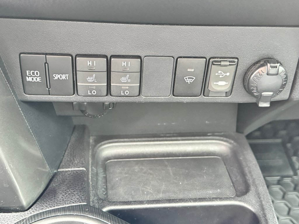 Toyota RAV4 SE AWD / CUIR / GPS / HITCH ET +++ / 2018 à Thetford Mines, Québec - 53 - w1024h768px