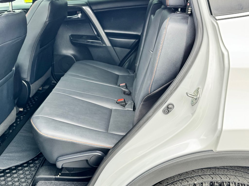 Toyota RAV4 SE AWD / CUIR / GPS / HITCH ET +++ / 2018 à Thetford Mines, Québec - 68 - w1024h768px