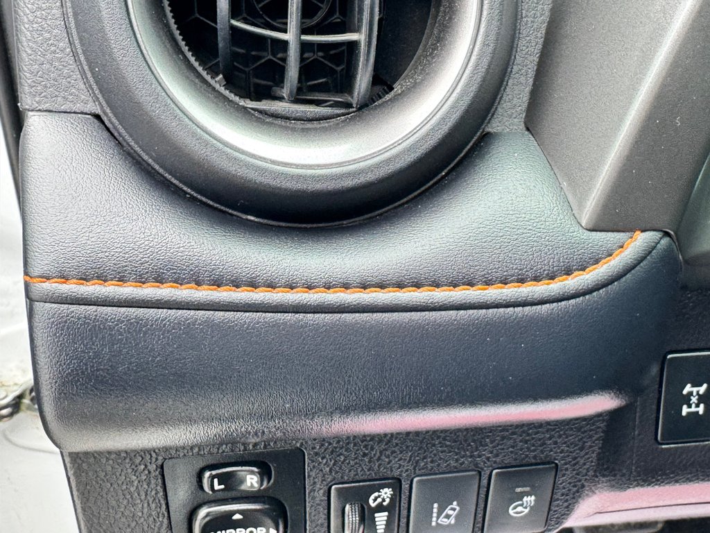 Toyota RAV4 SE AWD / CUIR / GPS / HITCH ET +++ / 2018 à Thetford Mines, Québec - 39 - w1024h768px