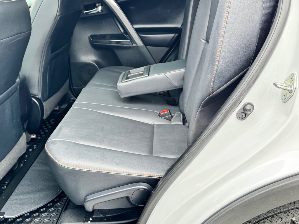 Toyota RAV4 SE AWD / CUIR / GPS / HITCH ET +++ / 2018 à Thetford Mines, Québec - 69 - w1024h768px