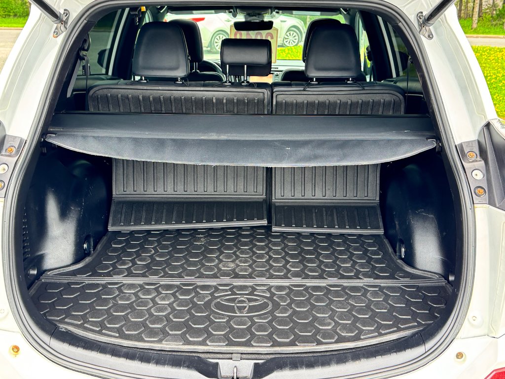 Toyota RAV4 SE AWD / CUIR / GPS / HITCH ET +++ / 2018 à Thetford Mines, Québec - 70 - w1024h768px