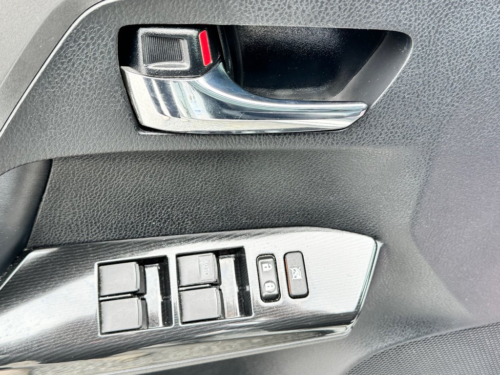 Toyota RAV4 SE AWD / CUIR / GPS / HITCH ET +++ / 2018 à Thetford Mines, Québec - 30 - w1024h768px