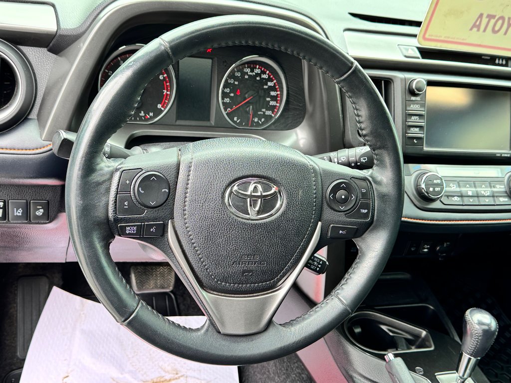 Toyota RAV4 SE AWD / CUIR / GPS / HITCH ET +++ / 2018 à Thetford Mines, Québec - 41 - w1024h768px