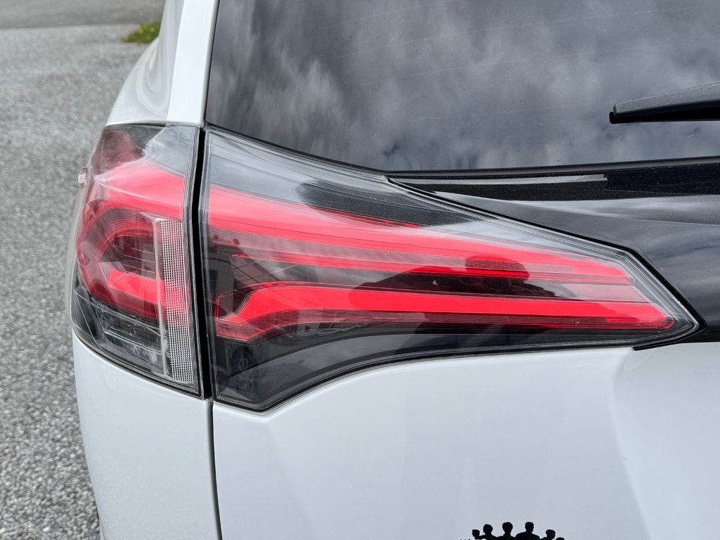 Toyota RAV4 SE AWD / CUIR / GPS / HITCH ET +++ / 2018 à Thetford Mines, Québec - 22 - w1024h768px