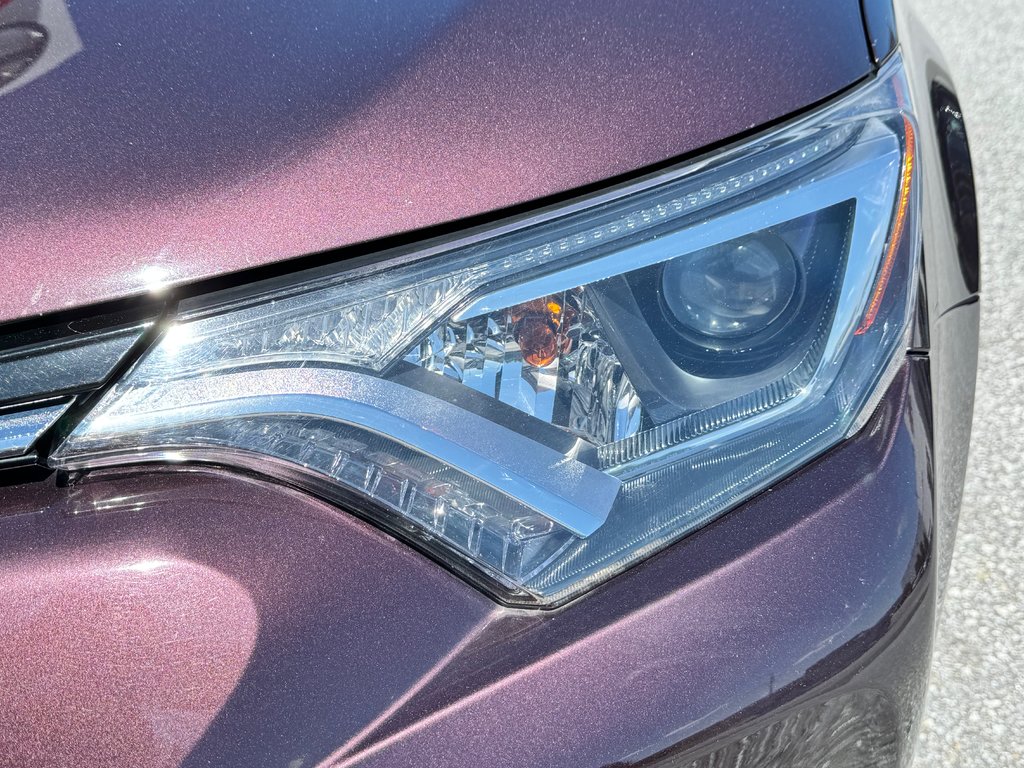 2018 Toyota RAV4 XLE AWD / 60,000KM WOW ! MOINS CHER DU NET / in Thetford Mines, Quebec - 10 - w1024h768px