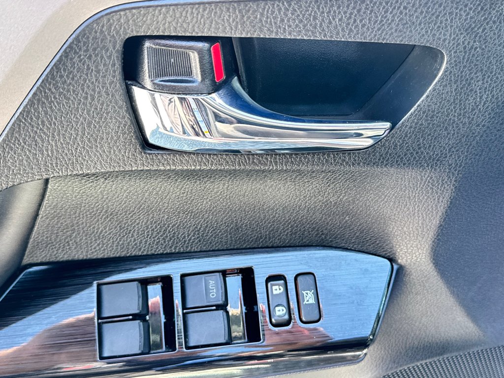 2018 Toyota RAV4 XLE AWD / 60,000KM WOW ! MOINS CHER DU NET / in Thetford Mines, Quebec - 28 - w1024h768px