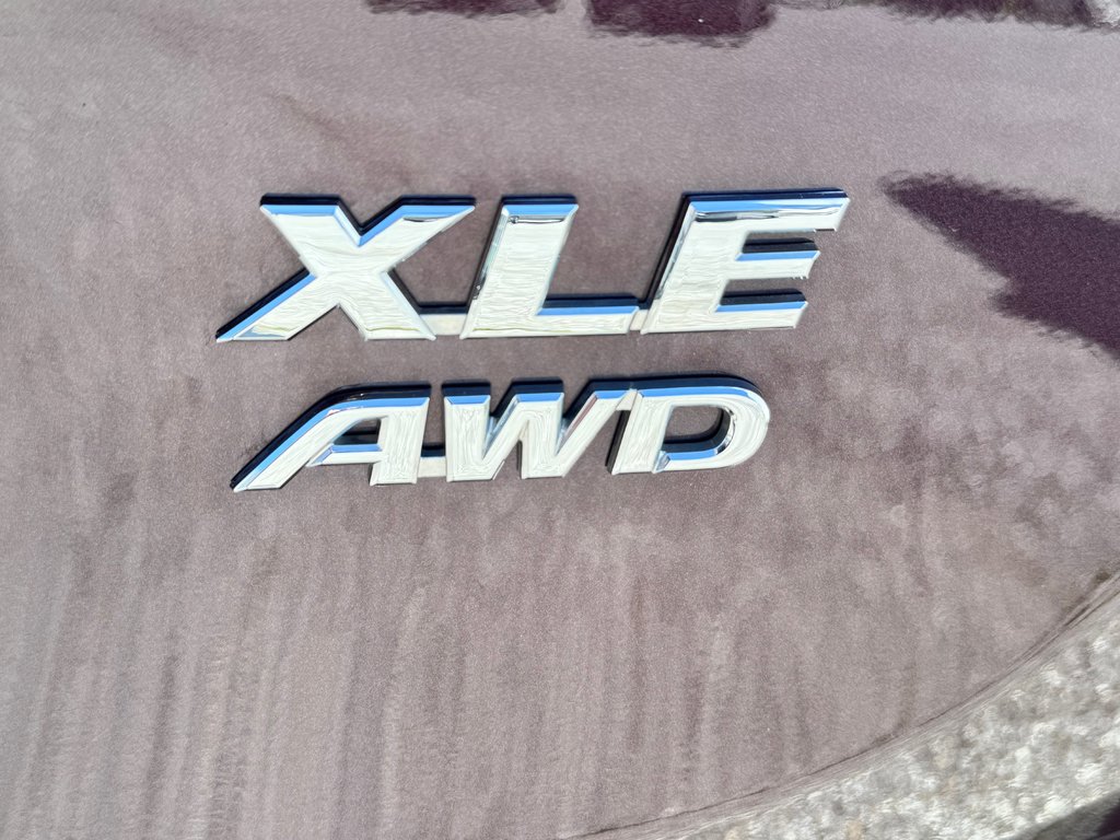 2018 Toyota RAV4 XLE AWD / 60,000KM WOW ! MOINS CHER DU NET / in Thetford Mines, Quebec - 25 - w1024h768px