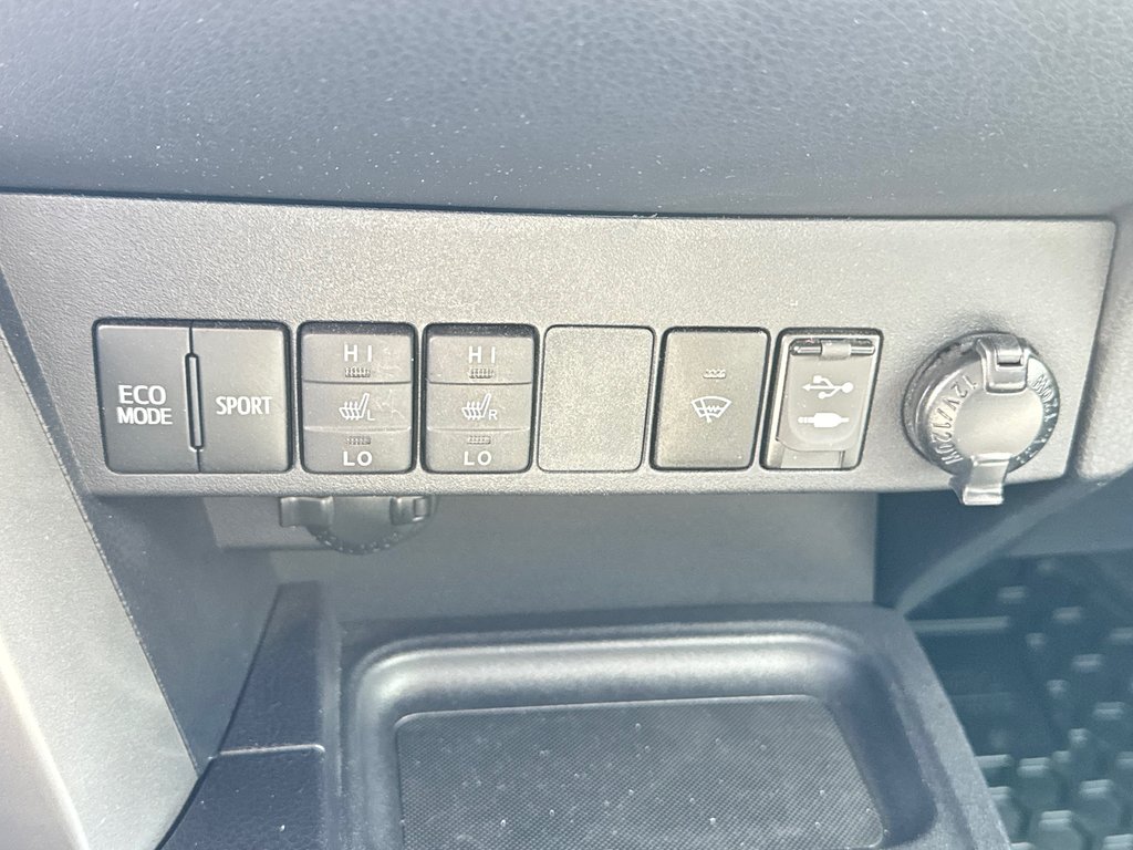 2018 Toyota RAV4 XLE AWD / 60,000KM WOW ! MOINS CHER DU NET / in Thetford Mines, Quebec - 47 - w1024h768px