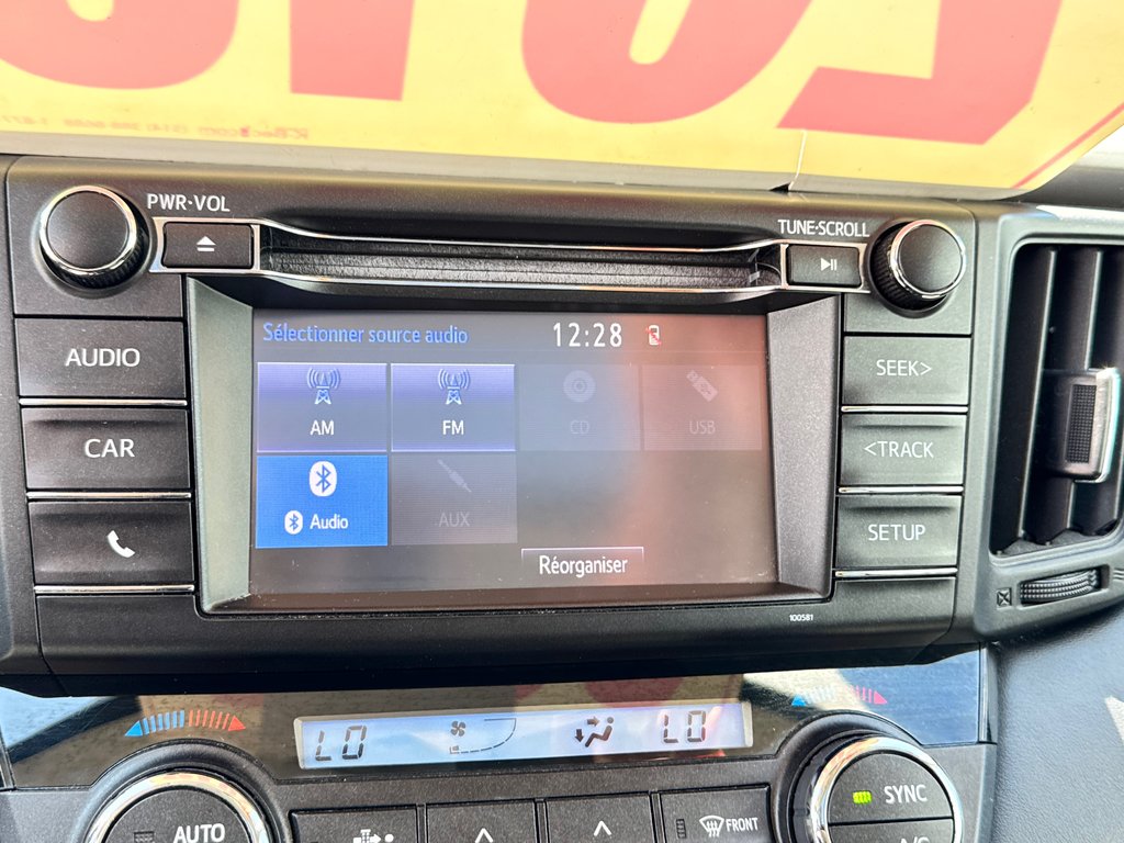 2018 Toyota RAV4 XLE AWD / 60,000KM WOW ! MOINS CHER DU NET / in Thetford Mines, Quebec - 44 - w1024h768px