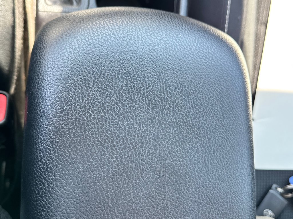 2018 Toyota RAV4 XLE AWD / 60,000KM WOW ! MOINS CHER DU NET / in Thetford Mines, Quebec - 51 - w1024h768px