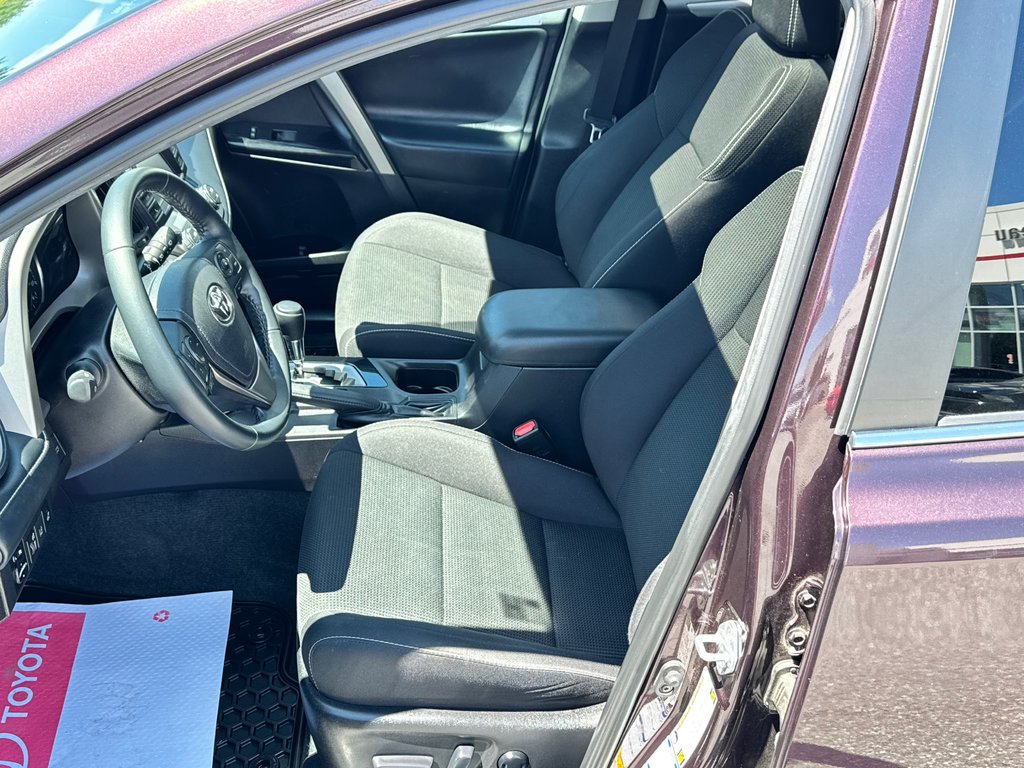 2018 Toyota RAV4 XLE AWD / 60,000KM WOW ! MOINS CHER DU NET / in Thetford Mines, Quebec - 29 - w1024h768px
